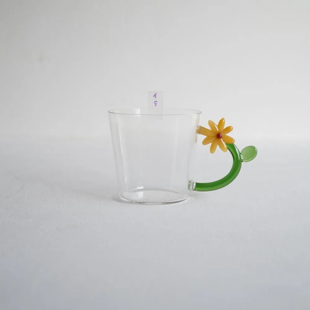 Glasses mug with flower motif