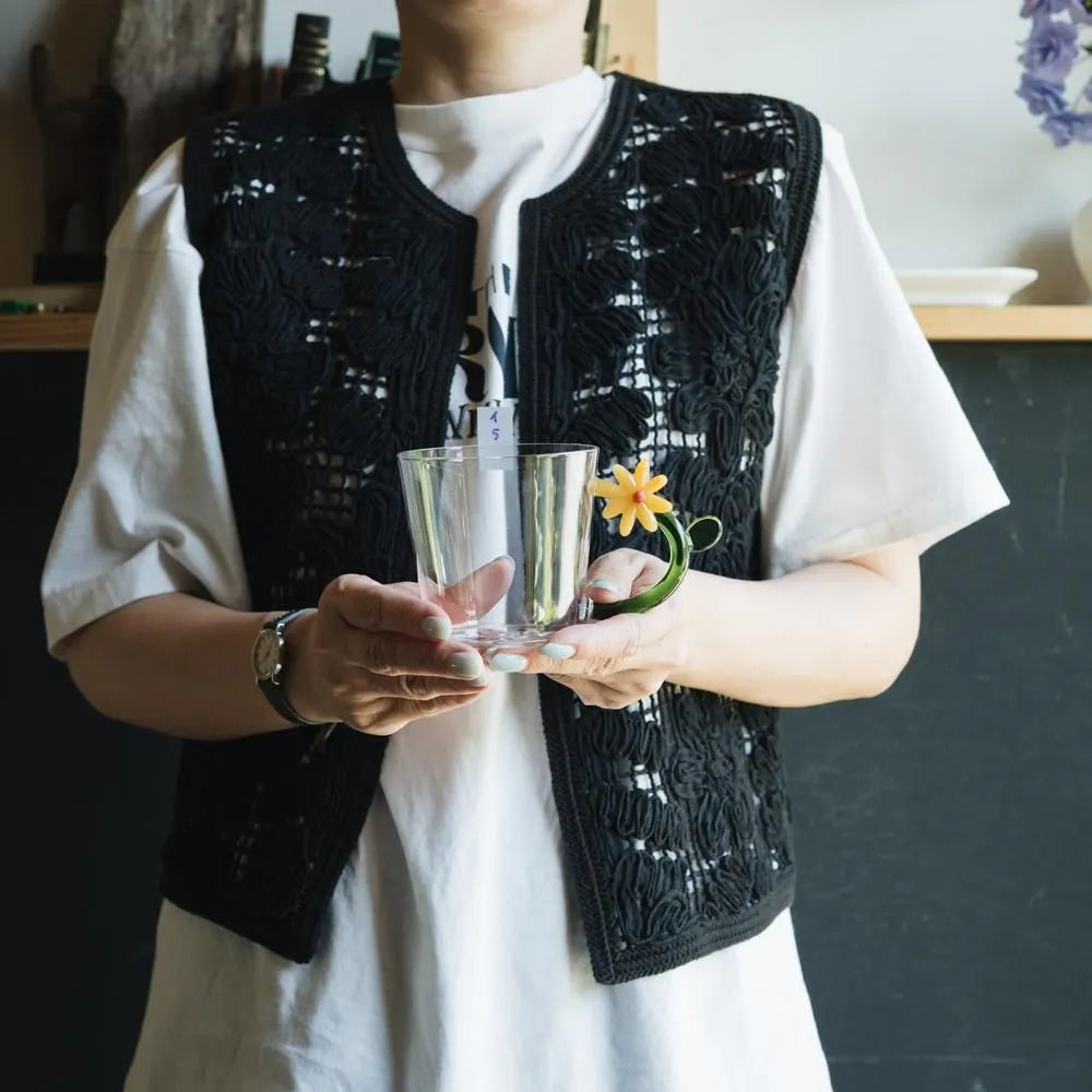 Glasses mug with flower motif
